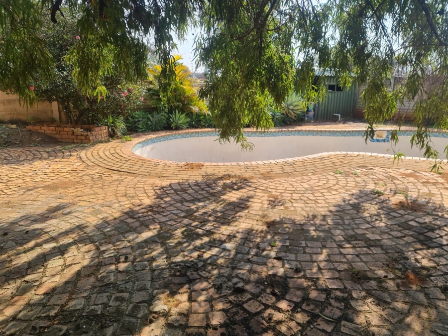 6 Bedroom Property for Sale in Protea Park North West